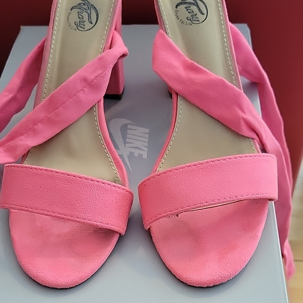 Trary Pink Women's Sandals sz 11